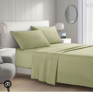 NWT-Queen heet Set Green Cotton